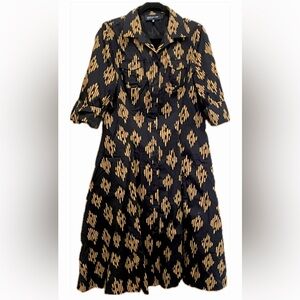 Jones New York shirt dress 

Belt slots 

Adjustable  sleeves